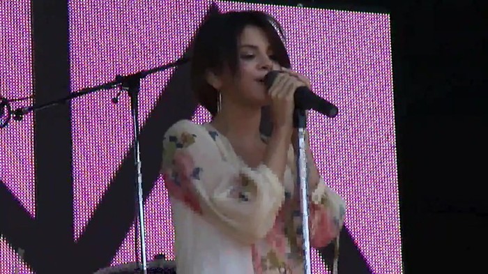 Live like there's no tomorrow - Selena Gomez Soundcheck in Argentina HD 310 - Live like there-s no tomorrow - Selena Gomez Soundcheck in Argentina