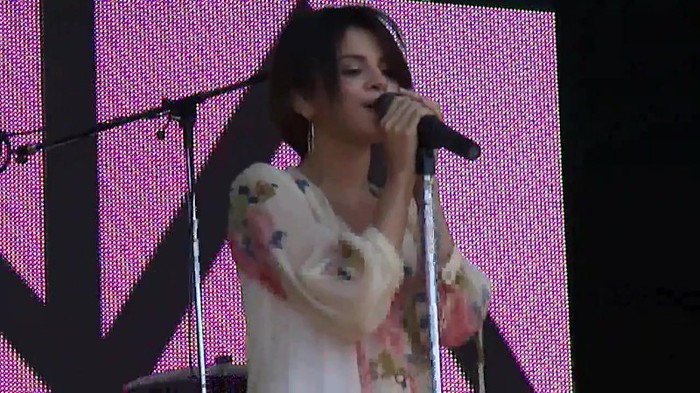 Live like there's no tomorrow - Selena Gomez Soundcheck in Argentina HD 311 - Live like there-s no tomorrow - Selena Gomez Soundcheck in Argentina