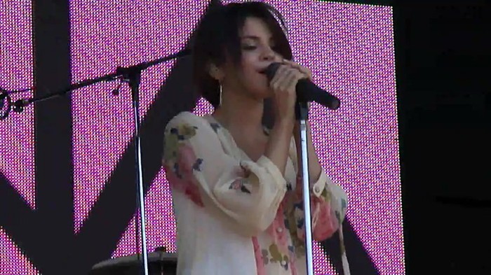 Live like there's no tomorrow - Selena Gomez Soundcheck in Argentina HD 313 - Live like there-s no tomorrow - Selena Gomez Soundcheck in Argentina
