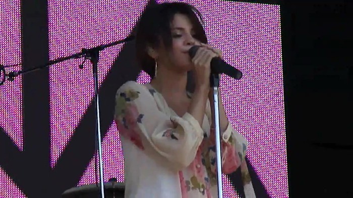 Live like there's no tomorrow - Selena Gomez Soundcheck in Argentina HD 315 - Live like there-s no tomorrow - Selena Gomez Soundcheck in Argentina