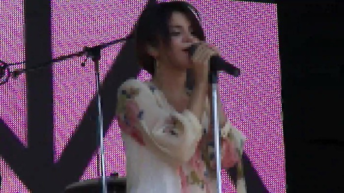 Live like there's no tomorrow - Selena Gomez Soundcheck in Argentina HD 317 - Live like there-s no tomorrow - Selena Gomez Soundcheck in Argentina