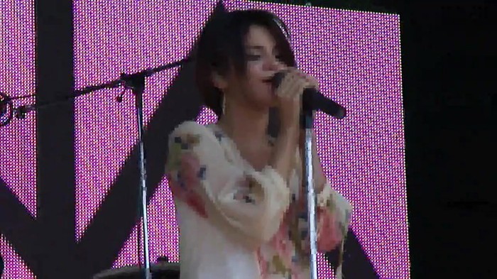 Live like there's no tomorrow - Selena Gomez Soundcheck in Argentina HD 319 - Live like there-s no tomorrow - Selena Gomez Soundcheck in Argentina