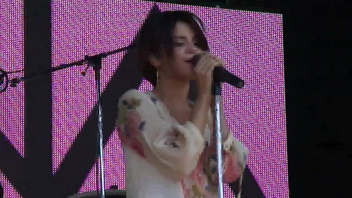 Live like there's no tomorrow - Selena Gomez Soundcheck in Argentina HD 320