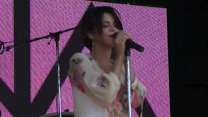 Live like there's no tomorrow - Selena Gomez Soundcheck in Argentina HD 321 - Live like there-s no tomorrow - Selena Gomez Soundcheck in Argentina