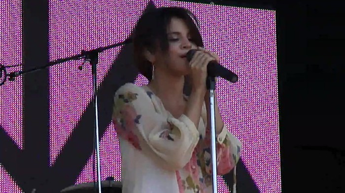 Live like there's no tomorrow - Selena Gomez Soundcheck in Argentina HD 323 - Live like there-s no tomorrow - Selena Gomez Soundcheck in Argentina