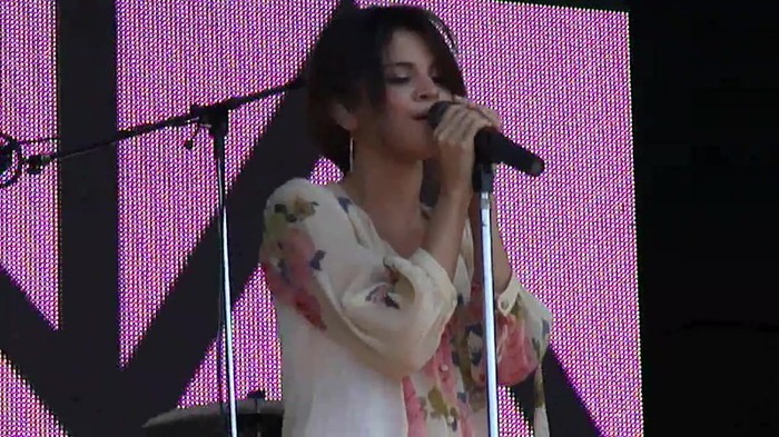 Live like there's no tomorrow - Selena Gomez Soundcheck in Argentina HD 324 - Live like there-s no tomorrow - Selena Gomez Soundcheck in Argentina