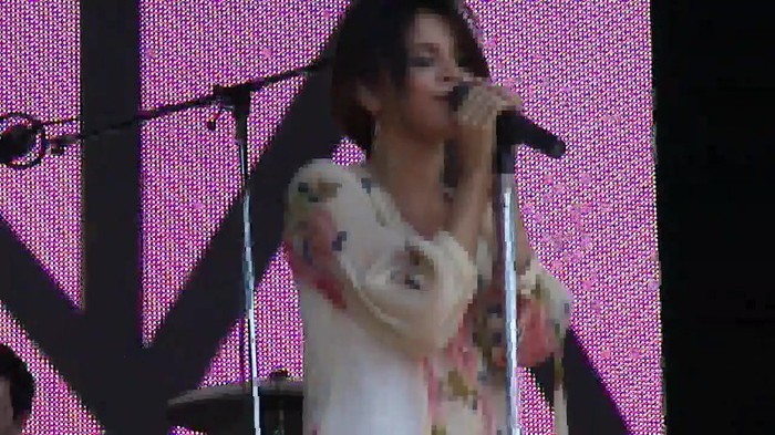 Live like there's no tomorrow - Selena Gomez Soundcheck in Argentina HD 327 - Live like there-s no tomorrow - Selena Gomez Soundcheck in Argentina