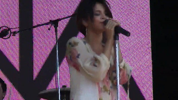 Live like there's no tomorrow - Selena Gomez Soundcheck in Argentina HD 329 - Live like there-s no tomorrow - Selena Gomez Soundcheck in Argentina