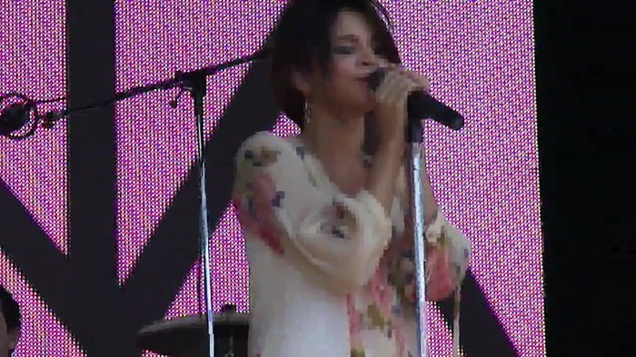 Live like there's no tomorrow - Selena Gomez Soundcheck in Argentina HD 330 - Live like there-s no tomorrow - Selena Gomez Soundcheck in Argentina