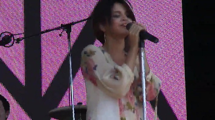 Live like there's no tomorrow - Selena Gomez Soundcheck in Argentina HD 331 - Live like there-s no tomorrow - Selena Gomez Soundcheck in Argentina