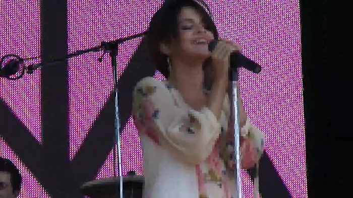 Live like there's no tomorrow - Selena Gomez Soundcheck in Argentina HD 333 - Live like there-s no tomorrow - Selena Gomez Soundcheck in Argentina