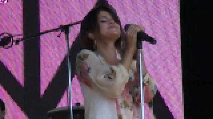 Live like there's no tomorrow - Selena Gomez Soundcheck in Argentina HD 336 - Live like there-s no tomorrow - Selena Gomez Soundcheck in Argentina