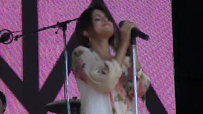Live like there's no tomorrow - Selena Gomez Soundcheck in Argentina HD 337 - Live like there-s no tomorrow - Selena Gomez Soundcheck in Argentina