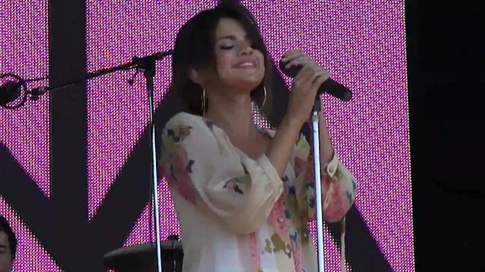 Live like there's no tomorrow - Selena Gomez Soundcheck in Argentina HD 344 - Live like there-s no tomorrow - Selena Gomez Soundcheck in Argentina