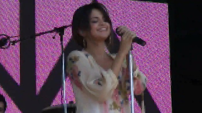 Live like there's no tomorrow - Selena Gomez Soundcheck in Argentina HD 346 - Live like there-s no tomorrow - Selena Gomez Soundcheck in Argentina