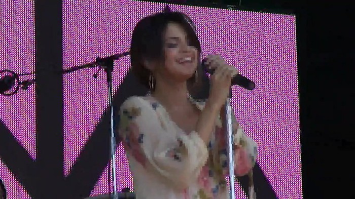 Live like there's no tomorrow - Selena Gomez Soundcheck in Argentina HD 348 - Live like there-s no tomorrow - Selena Gomez Soundcheck in Argentina