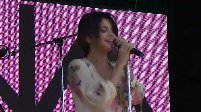 Live like there's no tomorrow - Selena Gomez Soundcheck in Argentina HD 350 - Live like there-s no tomorrow - Selena Gomez Soundcheck in Argentina