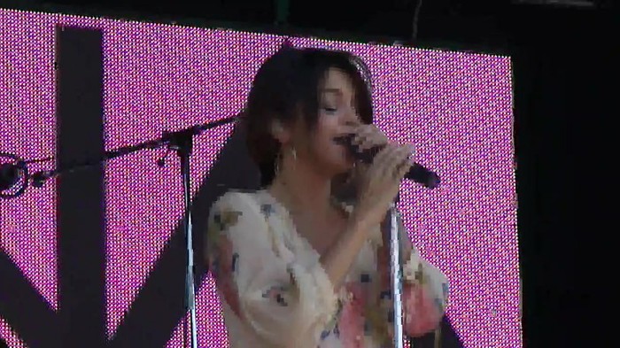 Live like there's no tomorrow - Selena Gomez Soundcheck in Argentina HD 352 - Live like there-s no tomorrow - Selena Gomez Soundcheck in Argentina