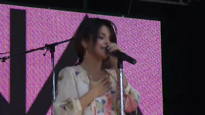 Live like there's no tomorrow - Selena Gomez Soundcheck in Argentina HD 360 - Live like there-s no tomorrow - Selena Gomez Soundcheck in Argentina