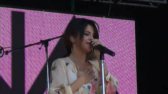 Live like there's no tomorrow - Selena Gomez Soundcheck in Argentina HD 366 - Live like there-s no tomorrow - Selena Gomez Soundcheck in Argentina