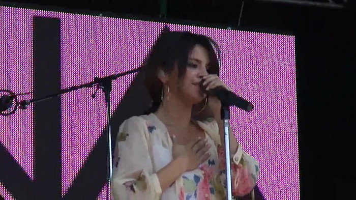 Live like there's no tomorrow - Selena Gomez Soundcheck in Argentina HD 369 - Live like there-s no tomorrow - Selena Gomez Soundcheck in Argentina