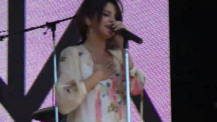 Live like there's no tomorrow - Selena Gomez Soundcheck in Argentina HD 375 - Live like there-s no tomorrow - Selena Gomez Soundcheck in Argentina