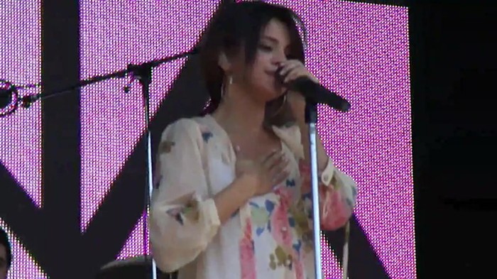 Live like there's no tomorrow - Selena Gomez Soundcheck in Argentina HD 381 - Live like there-s no tomorrow - Selena Gomez Soundcheck in Argentina