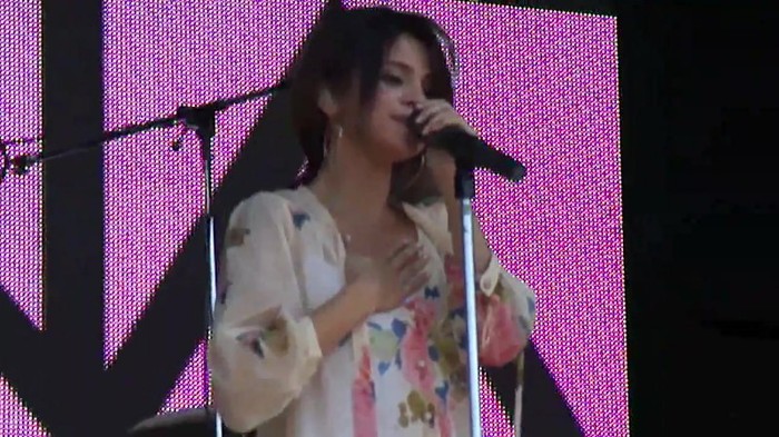 Live like there's no tomorrow - Selena Gomez Soundcheck in Argentina HD 383 - Live like there-s no tomorrow - Selena Gomez Soundcheck in Argentina