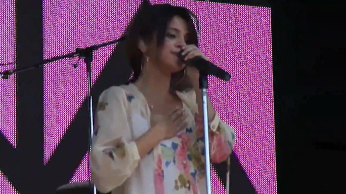 Live like there's no tomorrow - Selena Gomez Soundcheck in Argentina HD 384 - Live like there-s no tomorrow - Selena Gomez Soundcheck in Argentina