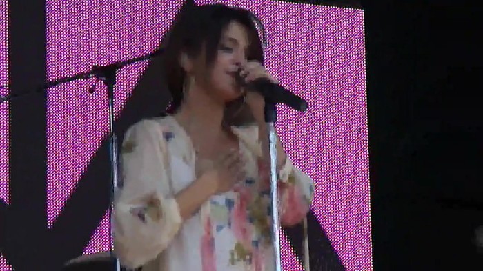 Live like there's no tomorrow - Selena Gomez Soundcheck in Argentina HD 389 - Live like there-s no tomorrow - Selena Gomez Soundcheck in Argentina