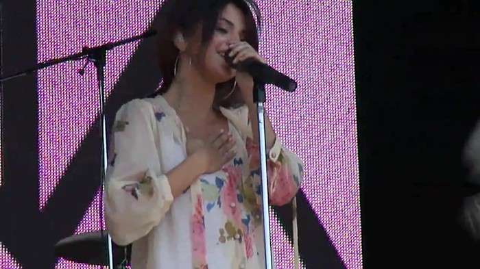 Live like there's no tomorrow - Selena Gomez Soundcheck in Argentina HD 397 - Live like there-s no tomorrow - Selena Gomez Soundcheck in Argentina