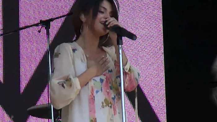 Live like there's no tomorrow - Selena Gomez Soundcheck in Argentina HD 398 - Live like there-s no tomorrow - Selena Gomez Soundcheck in Argentina
