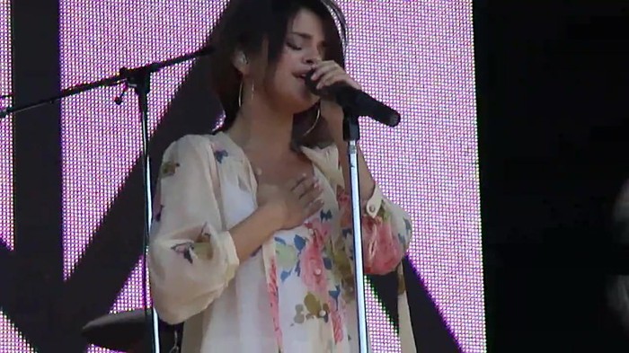 Live like there's no tomorrow - Selena Gomez Soundcheck in Argentina HD 411 - Live like there-s no tomorrow - Selena Gomez Soundcheck in Argentina