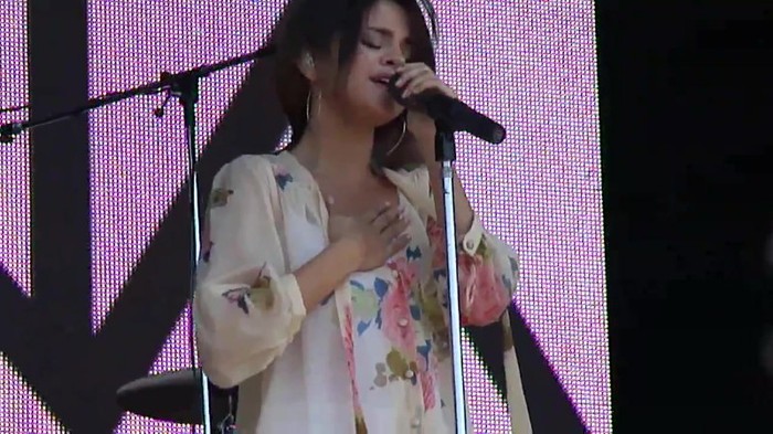 Live like there's no tomorrow - Selena Gomez Soundcheck in Argentina HD 413 - Live like there-s no tomorrow - Selena Gomez Soundcheck in Argentina