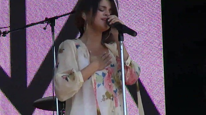 Live like there's no tomorrow - Selena Gomez Soundcheck in Argentina HD 414 - Live like there-s no tomorrow - Selena Gomez Soundcheck in Argentina