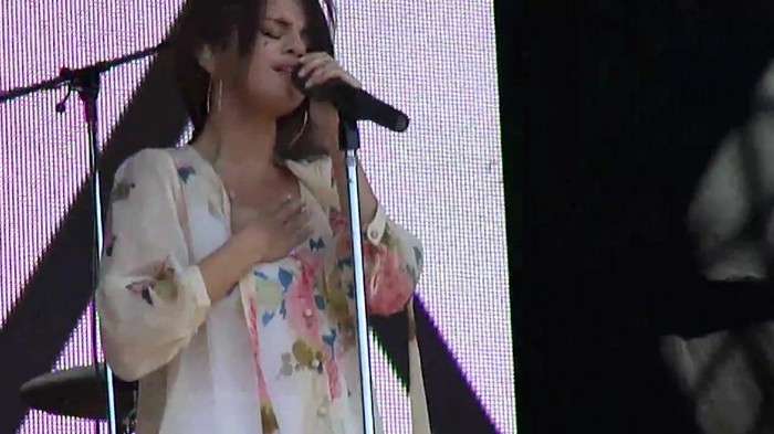 Live like there's no tomorrow - Selena Gomez Soundcheck in Argentina HD 423 - Live like there-s no tomorrow - Selena Gomez Soundcheck in Argentina