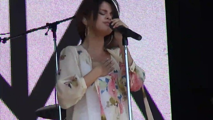 Live like there's no tomorrow - Selena Gomez Soundcheck in Argentina HD 428 - Live like there-s no tomorrow - Selena Gomez Soundcheck in Argentina