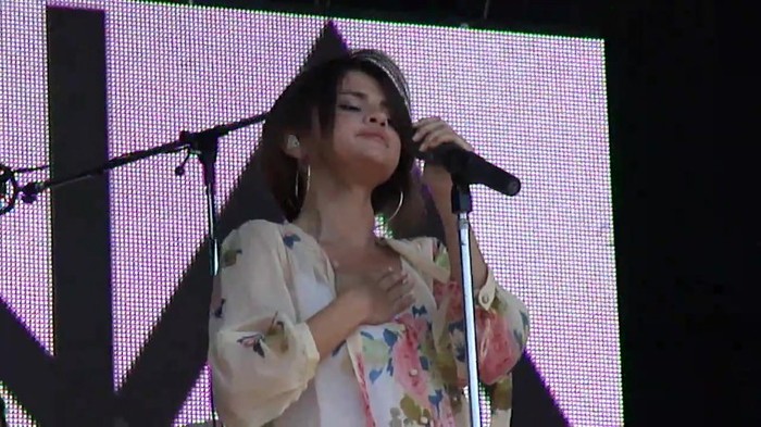 Live like there's no tomorrow - Selena Gomez Soundcheck in Argentina HD 434 - Live like there-s no tomorrow - Selena Gomez Soundcheck in Argentina