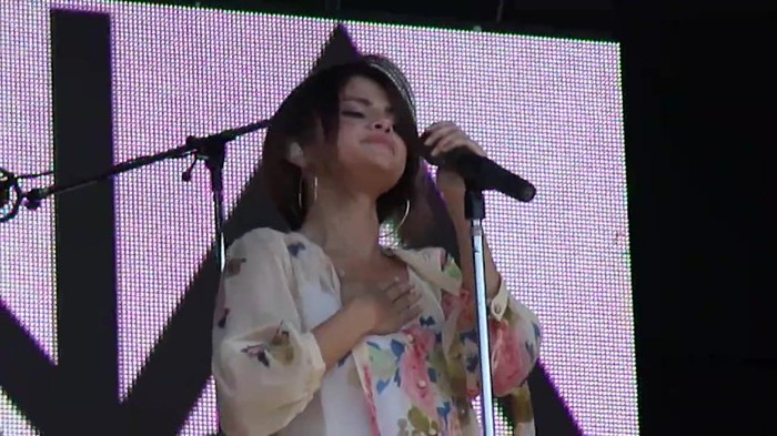 Live like there's no tomorrow - Selena Gomez Soundcheck in Argentina HD 437 - Live like there-s no tomorrow - Selena Gomez Soundcheck in Argentina