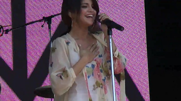 Live like there's no tomorrow - Selena Gomez Soundcheck in Argentina HD 459 - Live like there-s no tomorrow - Selena Gomez Soundcheck in Argentina