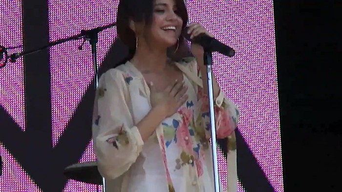 Live like there's no tomorrow - Selena Gomez Soundcheck in Argentina HD 460