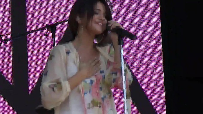 Live like there's no tomorrow - Selena Gomez Soundcheck in Argentina HD 473
