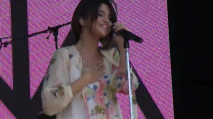 Live like there's no tomorrow - Selena Gomez Soundcheck in Argentina HD 474