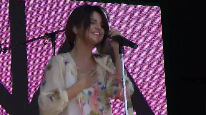 Live like there's no tomorrow - Selena Gomez Soundcheck in Argentina HD 480