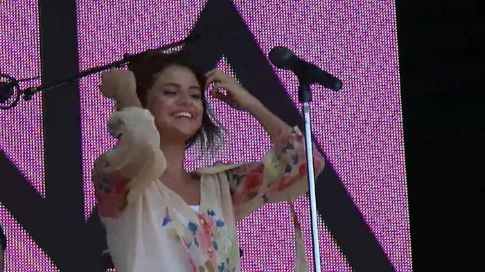 Live like there's no tomorrow - Selena Gomez Soundcheck in Argentina HD 490