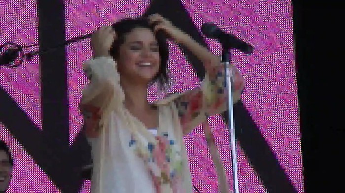 Live like there's no tomorrow - Selena Gomez Soundcheck in Argentina HD 496 - Live like there-s no tomorrow - Selena Gomez Soundcheck in Argentina
