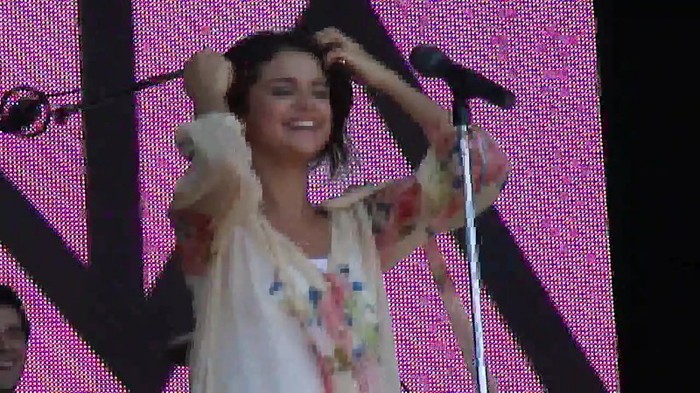 Live like there's no tomorrow - Selena Gomez Soundcheck in Argentina HD 497 - Live like there-s no tomorrow - Selena Gomez Soundcheck in Argentina