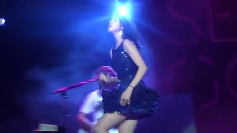 Off The Chain - Selena Gomez - LIVE AT LA COUNTY FAIR! 9-18-10 [HD] 126