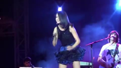 Off The Chain - Selena Gomez - LIVE AT LA COUNTY FAIR! 9-18-10 [HD] 142