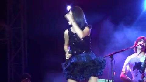 Off The Chain - Selena Gomez - LIVE AT LA COUNTY FAIR! 9-18-10 [HD] 144